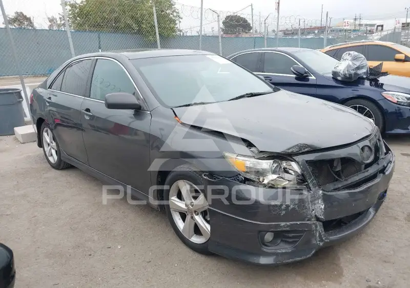 2010 Toyota CAMRY фото