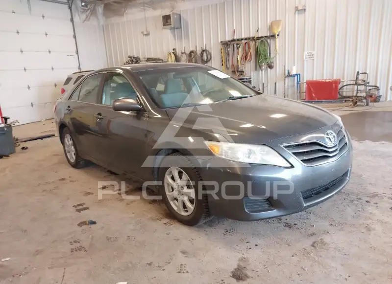 2010 Toyota CAMRY фото