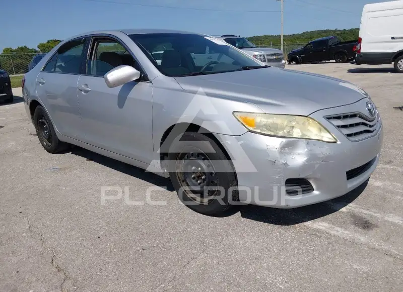 2010 Toyota CAMRY фото