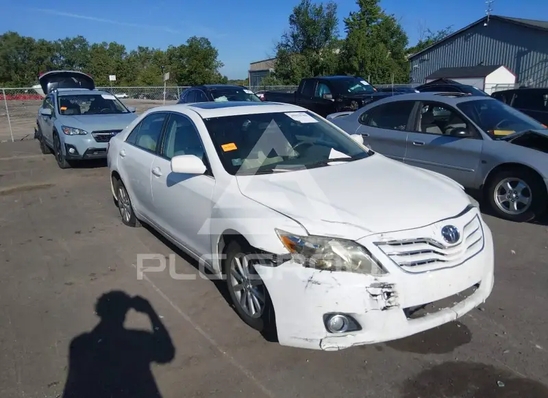 2010 Toyota CAMRY фото