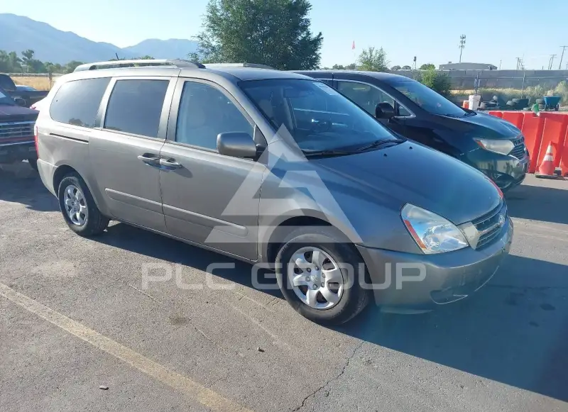 2010 KIA Sedona photo