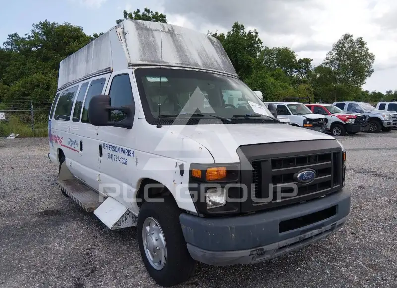 2010 Ford E-350 фото