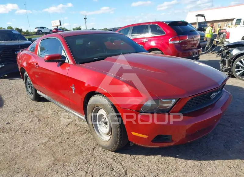 2010 Ford MUSTANG photo