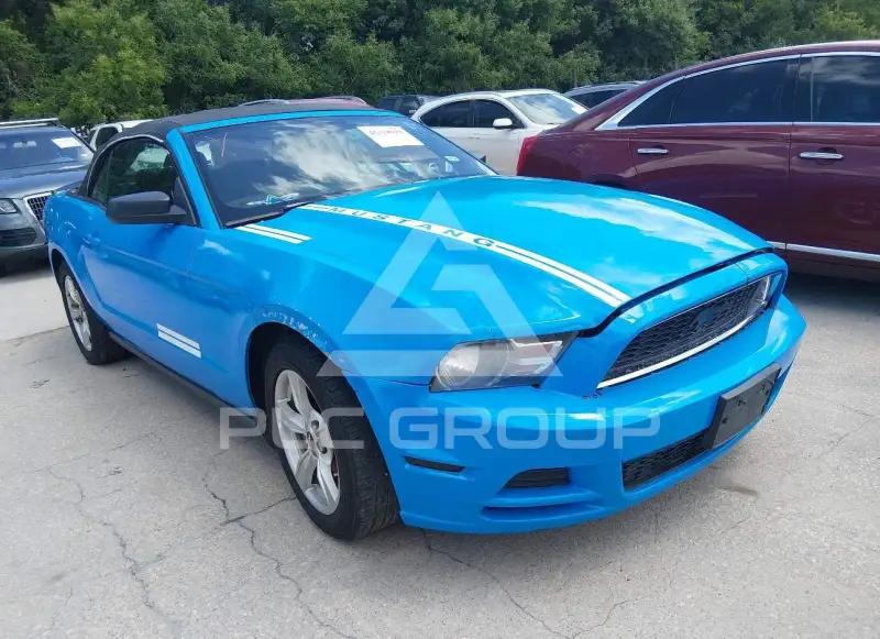 2010 Ford MUSTANG фото