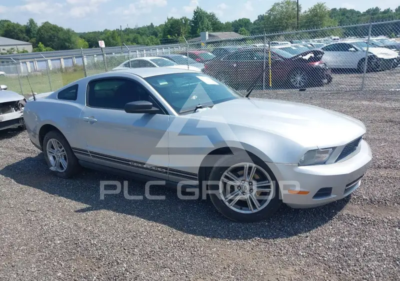 2010 Ford MUSTANG photo