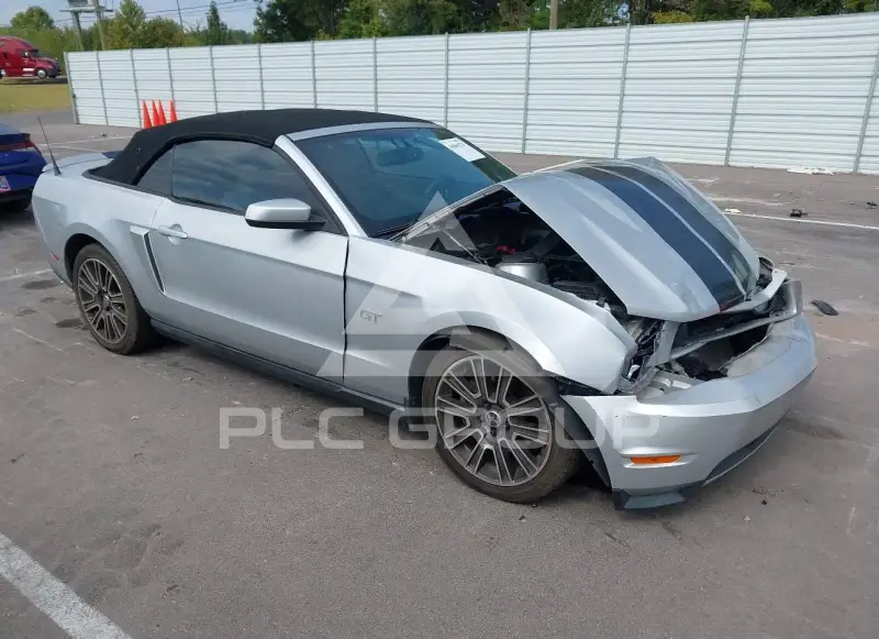 2010 Ford MUSTANG фото