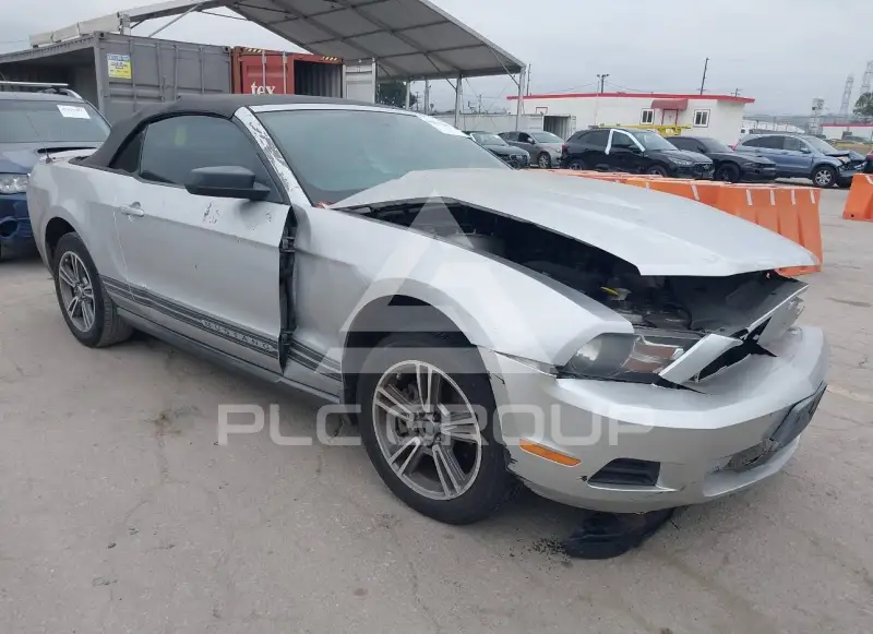 2010 Ford MUSTANG photo