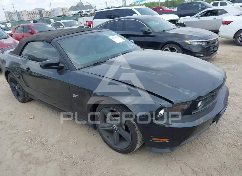 2010 Ford MUSTANG photo