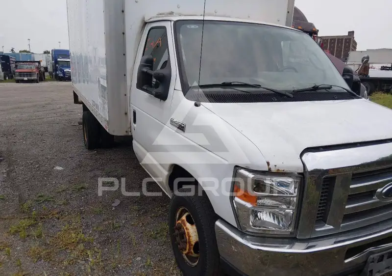 2010 Ford E-450 фото