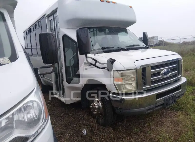 2010 Ford E-350 фото