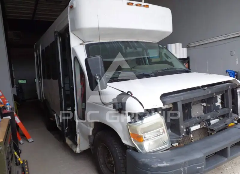 2010 Ford E-350 фото