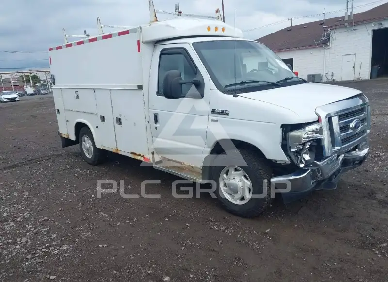 2010 Ford E-350 фото
