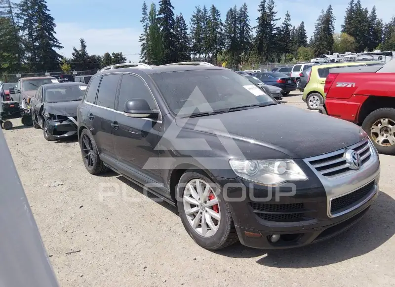 2010 Volkswagen Touareg photo