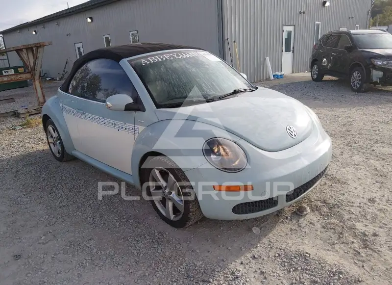 2010 Volkswagen BEETLE photo