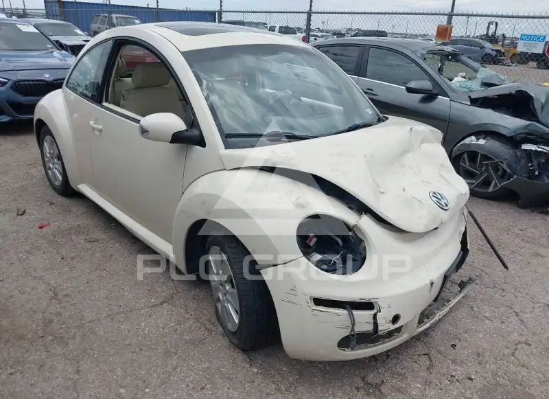 2010 Volkswagen BEETLE photo