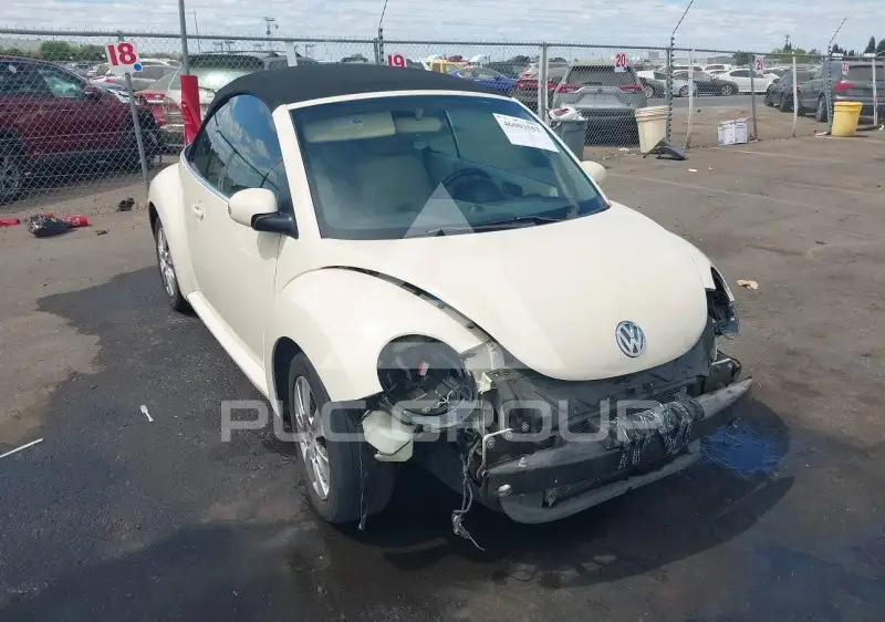 2010 Volkswagen BEETLE photo