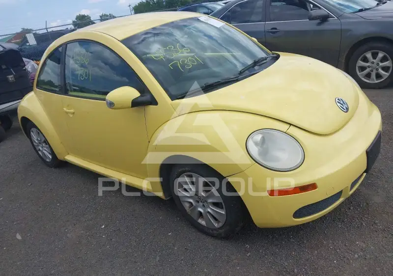 2010 Volkswagen BEETLE photo