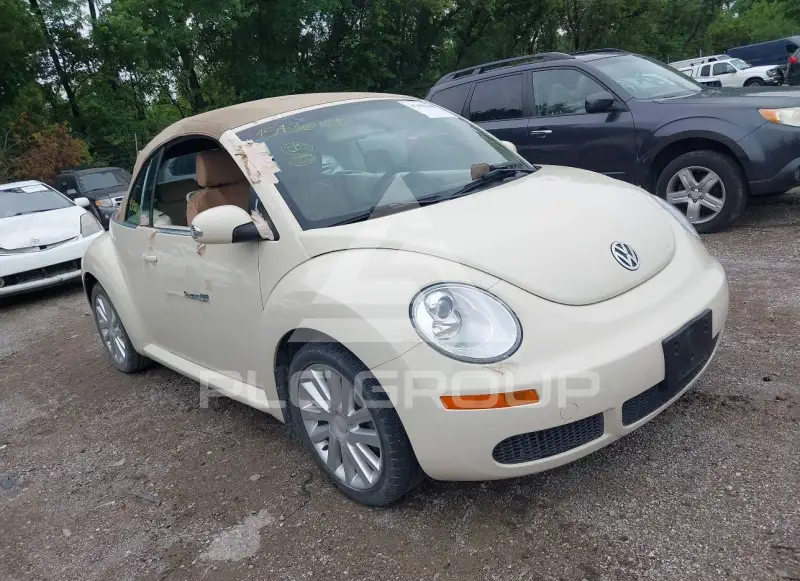 2010 Volkswagen BEETLE photo