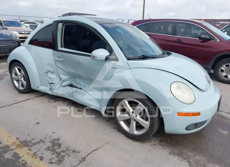 2010 Volkswagen BEETLE photo