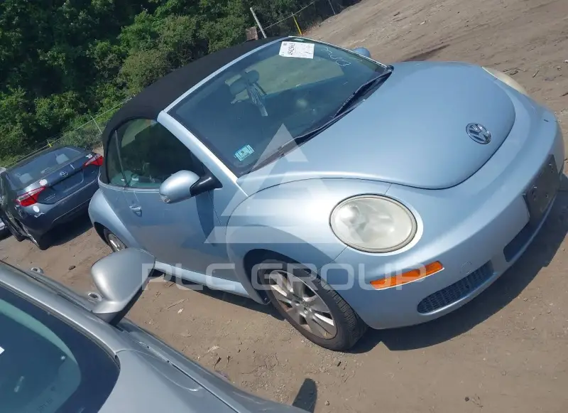 2010 Volkswagen BEETLE photo