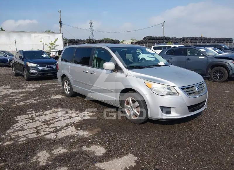 2010 Volkswagen ROUTAN photo