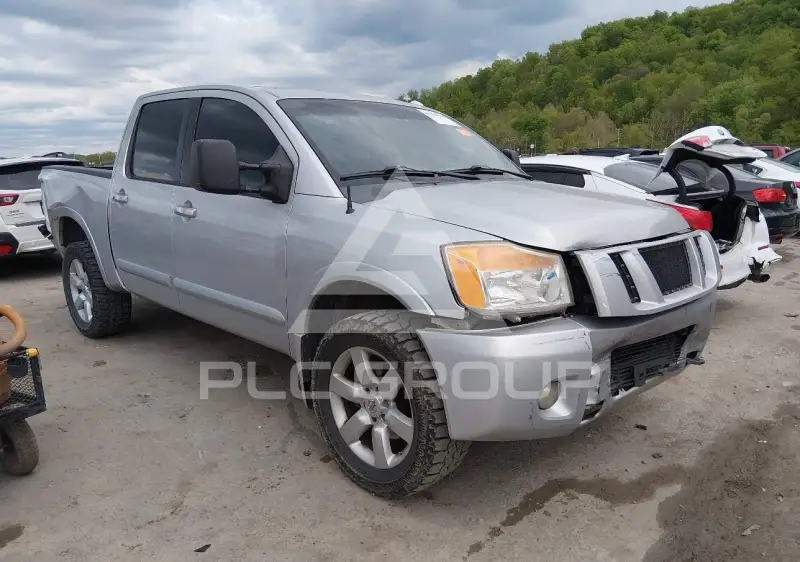 2011 Nissan TITAN фото