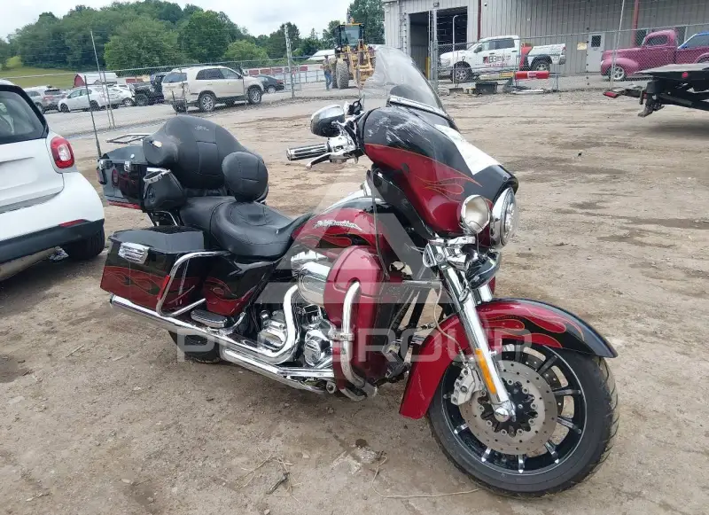 2011 Harley-Davidson FLHTCU photo