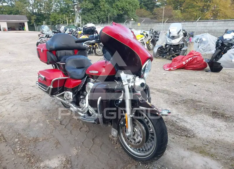 2011 Harley-Davidson FLHTK photo