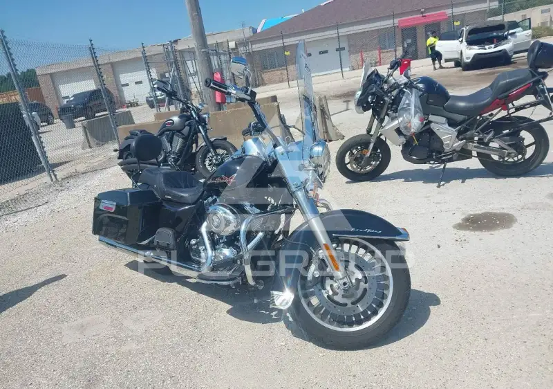 2011 Harley-Davidson FLHR photo