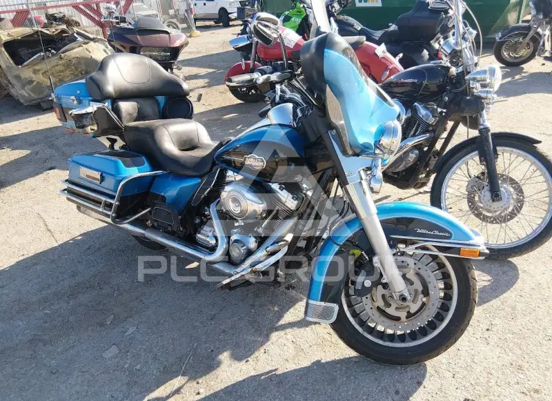 2011 Harley-Davidson FLHTCU фото