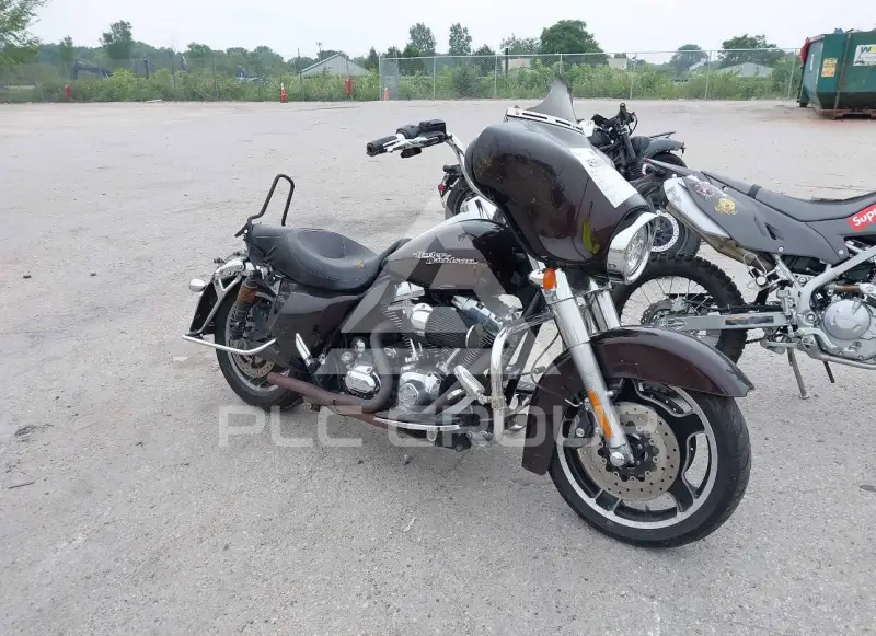 2011 Harley-Davidson FLHX фото