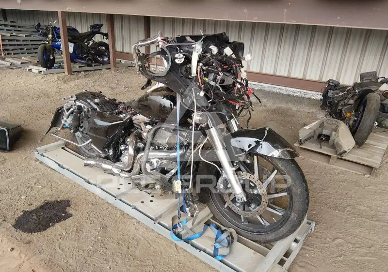 2011 Harley-Davidson FLHX фото