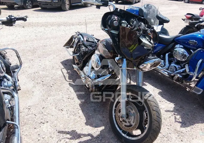 2011 Harley-Davidson FLHX фото