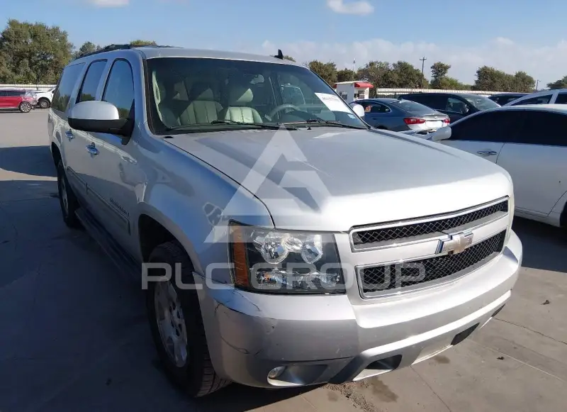 2011 Chevrolet Suburan photo