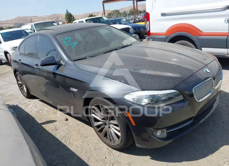 2011 BMW 550 фото