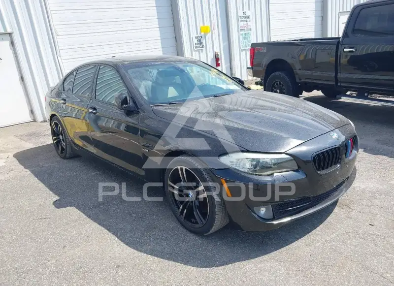 2011 BMW 550 фото