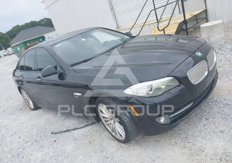 2011 BMW 550 фото