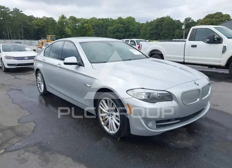 2011 BMW 550 фото