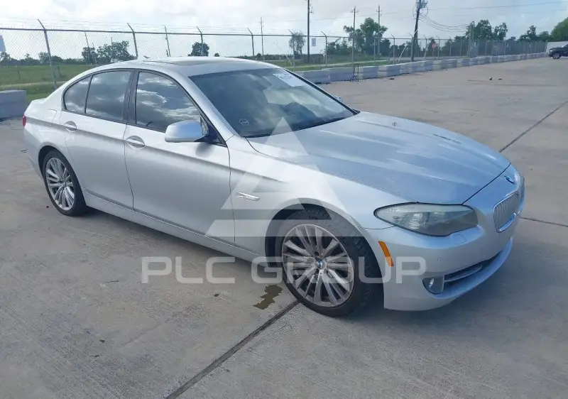 2011 BMW 550 фото