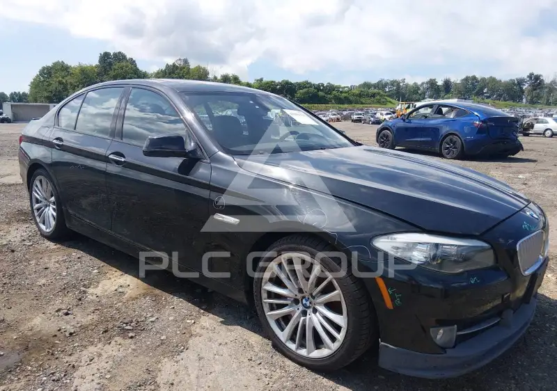2011 BMW 550 фото