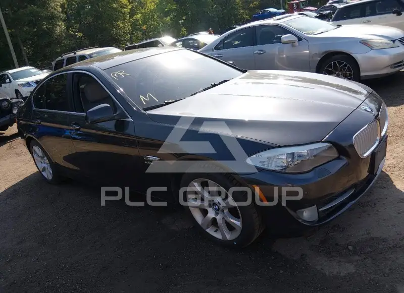 2011 BMW 550 фото