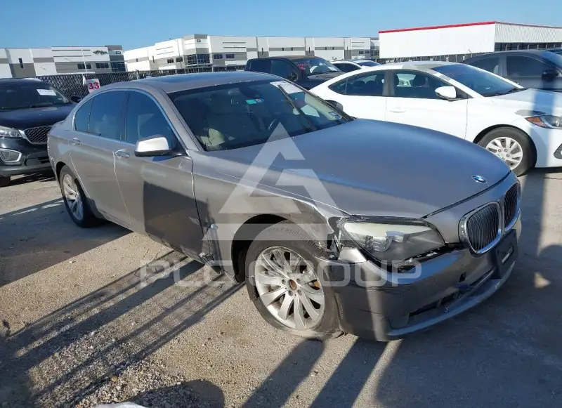 2011 BMW 750 фото
