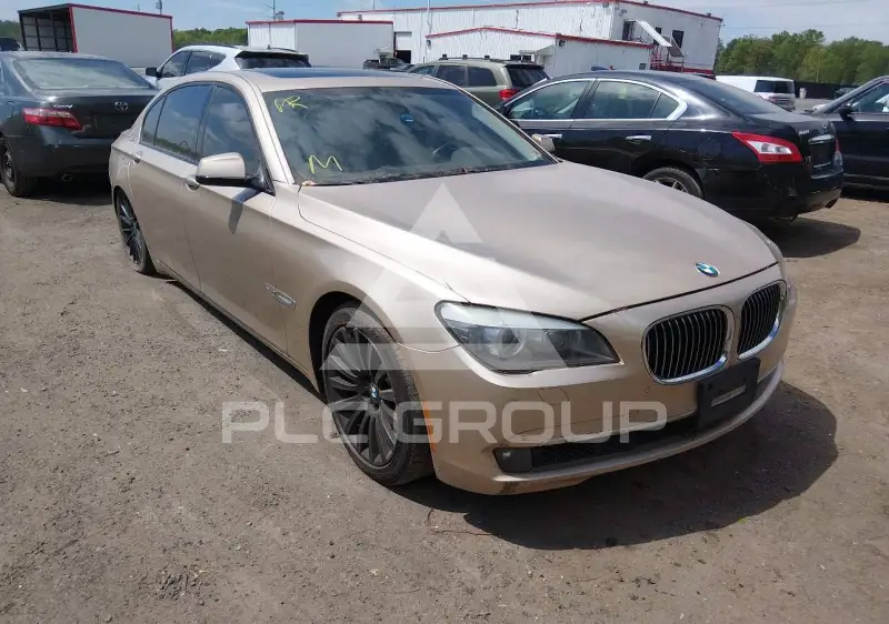 2011 BMW 750 фото