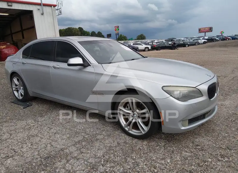 2011 BMW 750 photo