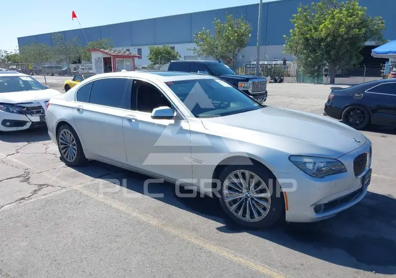 2011 BMW 750 фото