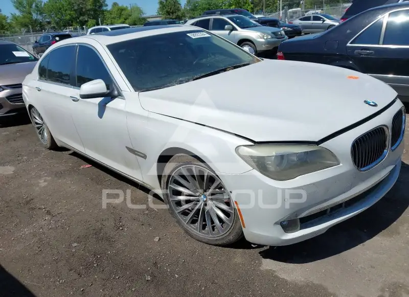 2011 BMW 750 фото