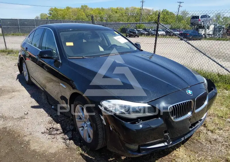 2011 BMW 528 photo