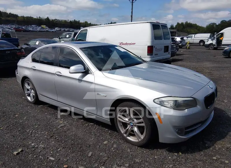 2011 BMW 528 photo