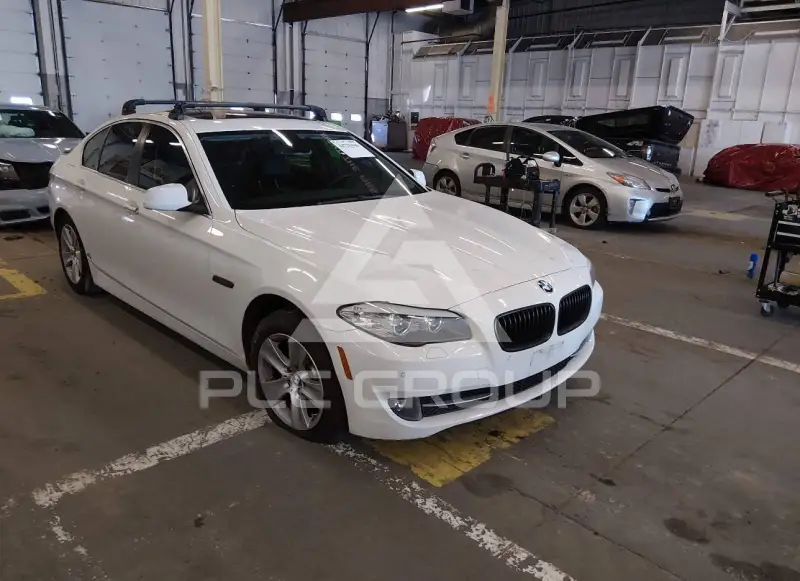 2011 BMW 528 photo