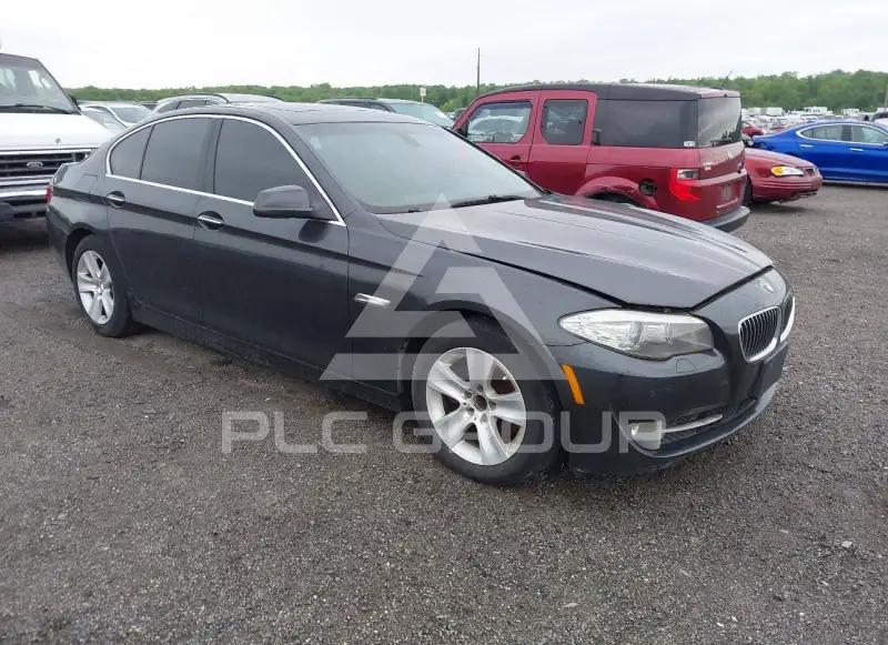 2011 BMW 528 photo